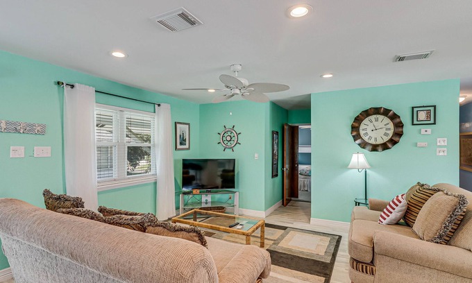 Palm Harbor House | Inviting waterfront home with balcony, full kitchen, W/D, & dog-friendly