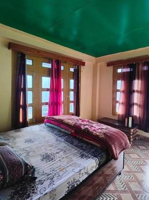 Tosh Hotel | Iris cafe and cozy stay