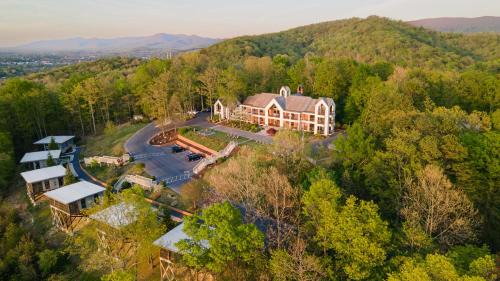 Waynesboro Resort | Iris Inn and Cabins