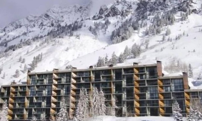 Salt Lake Mountain Resorts Resort | IRON BLOSAM LODGE/ Ski in-Ski out, Snowbird! Dec 30-Jan 6,2024