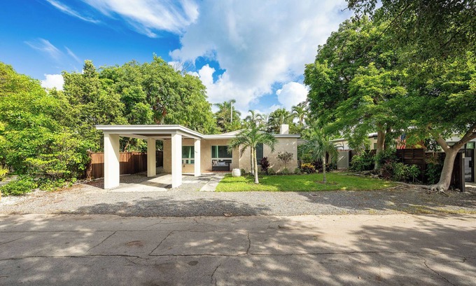 Midtown House | Island living 3-bed oasis w large pool, lush deck, cabana, outdoor shower