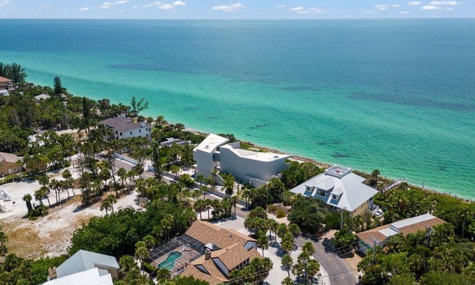Nokomis House | Island Pool House on exclusive Casey Key in South Sarasota.