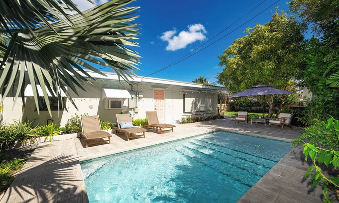 Midtown House | ISLAND SANCTUARY KEY WEST - 3 Bedroom/2 Bathroom with Pool and Parking!