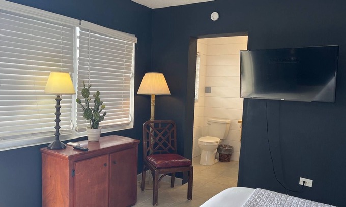 Estate Contant House | Island View Guest House # 1