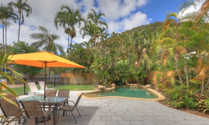 Arcadia Apartment | Island View Unit 2 - Renovated, modern and across the road from Geoffrey Bay Beach