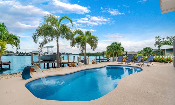 Isles of Capri House | Isles Of Capri, Marco Island area. Lounge in the pool and watch the dolphins!
