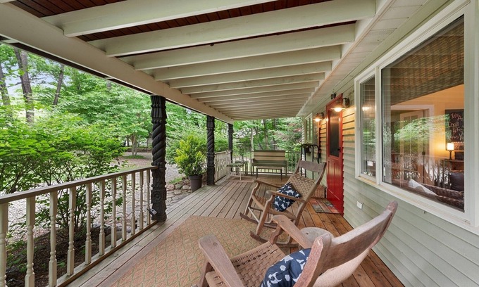 Harbert Cottage | 'It's a Dog's Life" - Unleash Your Fun Here!