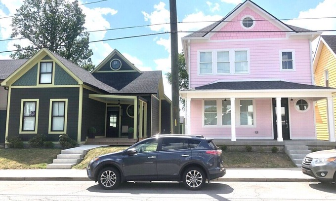 Indianapolis House | It's All Good - Two Homes *Sleeps 18*