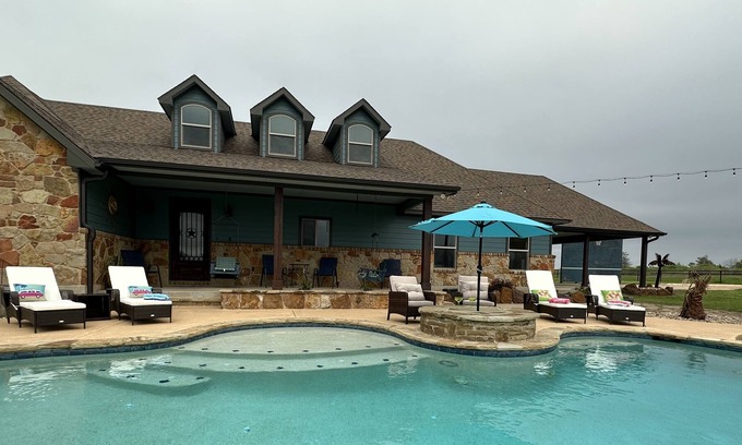 Red Rock House | It's Always 5 O'Clock By This Country Pool