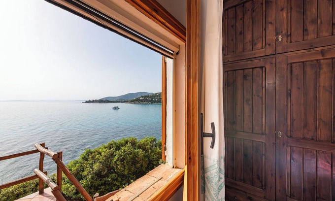Torre delle Stelle Villa | Villa 'Golfo Degli Angeli' with Sea View, Wi-Fi and Air Conditioning