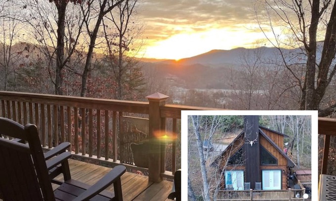 Bryson City Cabin | “It’s BrysonTime” Great Smoky Mtns, Hot Tub, Polar Express, WiFi