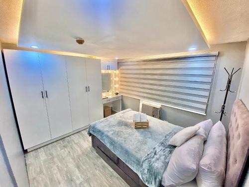 Cainta Apartment | IV’s Condo w/Netflix, Wifi & Karaoke