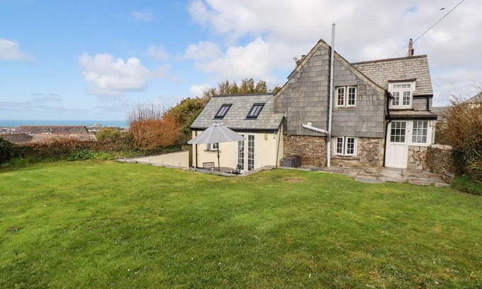Tintagel House | IVY COTTAGE, pet friendly, character holiday cottage in Tintagel