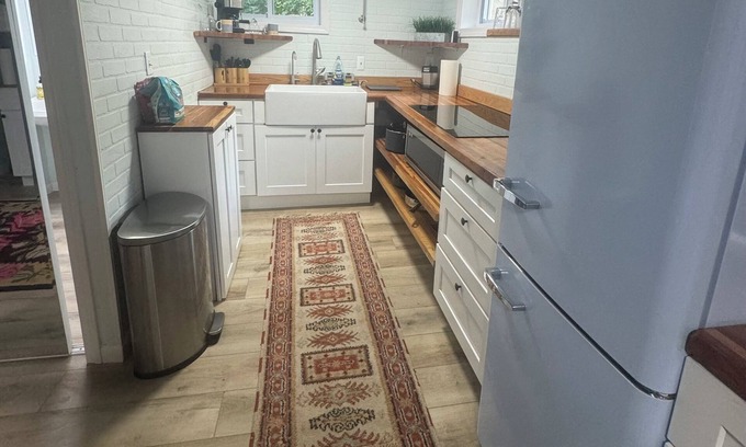 West Hartford Apartment | J Suite - Cozy Studio Apartmentnn