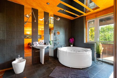 Wawer Villa | Jacuzzi & BBQ Family Villa - No Parties Allowed