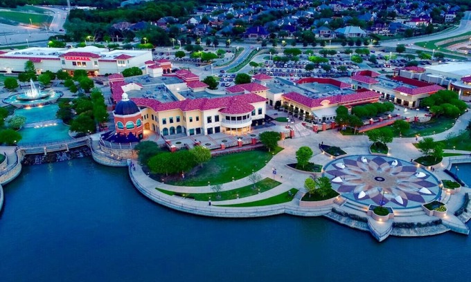 Rockwall House | Jacuzzi Lakefront Home w/Game room+play structure