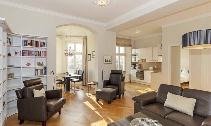 Hohen Niendorf Apartment | Jagdschloss WE 7: exclusive and high-quality furnished 3-room apartment