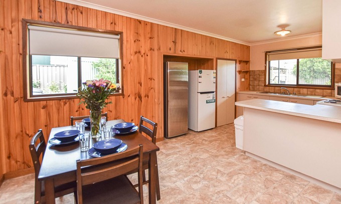 Myrtleford House | Jamieson Cottage - Great Central Location