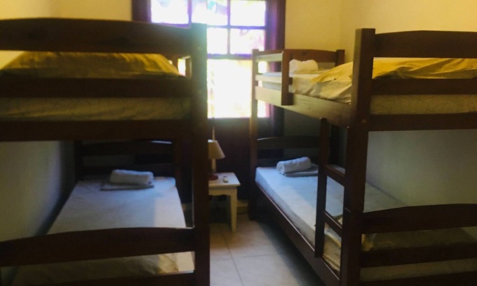 Jabaquara House | Jasmim in front of the beach, 5 suites, pool & BBQ, only 1 km from old town.