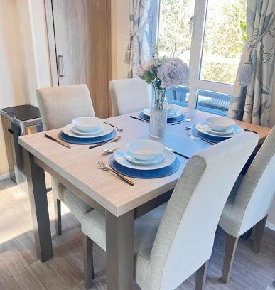 Ringwood Apartment | Jasmine Corner - entertainment passes included - message for longer stays
