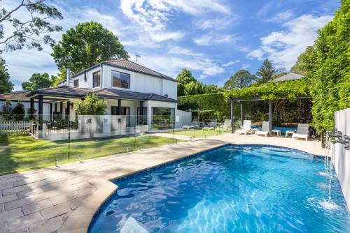 Berry House | Jasmine House - Pet Friendly with Swimming Pool