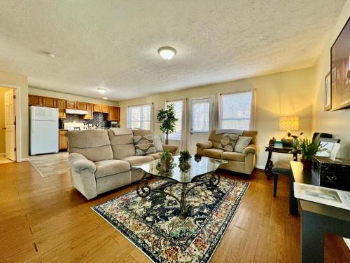 Monroe House | Jason's Attached Home