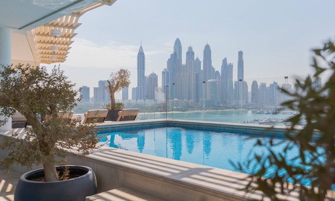 Palm Jumeirah Apartment | Jaw-dropping 3BR Apt W/Seaview & Private Pool