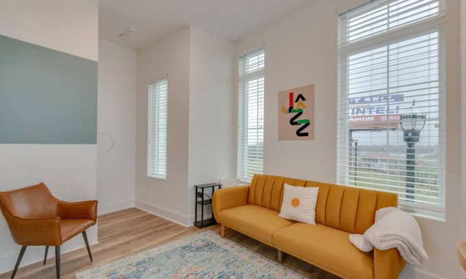 North Nashville House | Jazz Junction – 2BR & Kitchen – 7 Mins to Broadway