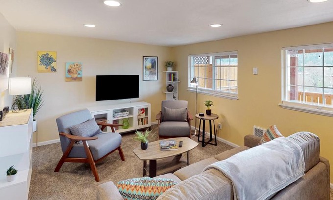 Friendly House | Jefferson Joy