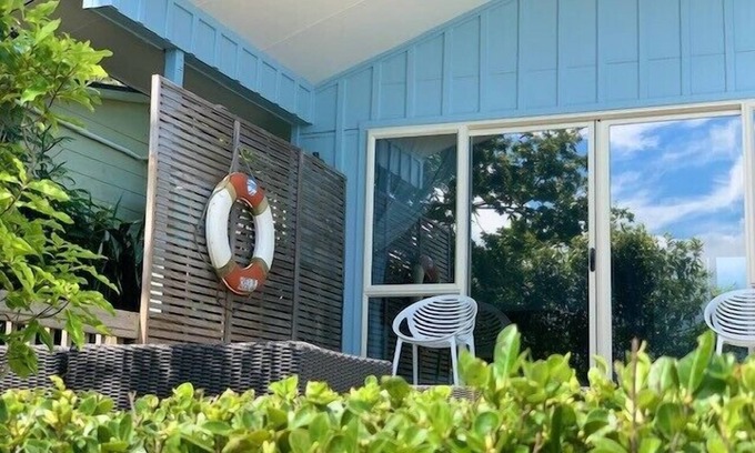 Surfdale House | Jellicoe Views - Surfdale Holiday Home