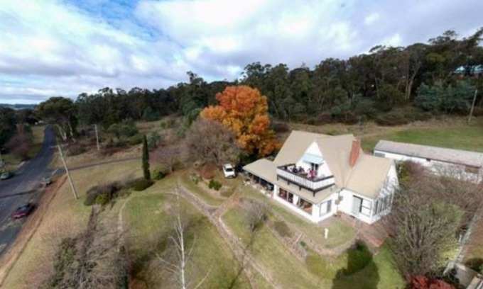 Oberon Ski Chalet | Jenolan Street Chalet-Ideal for large groups | Near Bathurst Races & Town Centre