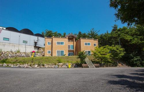 Wonbuk House | Jeongpo Pension