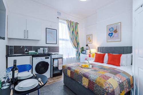 Leamington Spa Apartment | Jephsons Lodge Studio 2 - Town Centre Gem, Free Parking