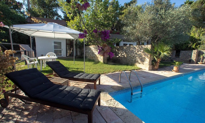 Mateh Yehuda House | Jerusalem Pool House