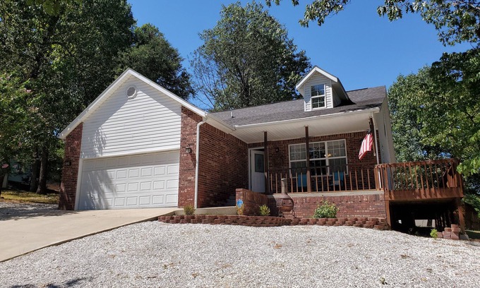 Beaver Shores House | Jessica's Beaver Lake Bungalow-Short Walk to Boat Ramp and Shoreline!