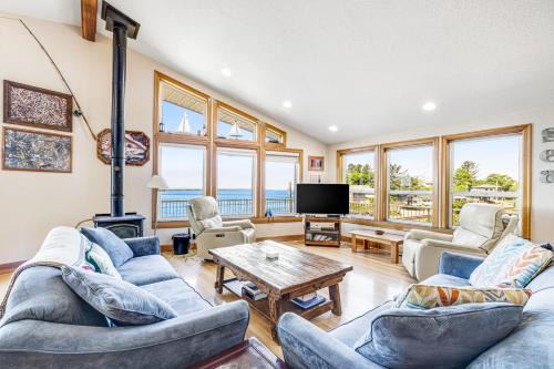 Rockaway Beach House | Jettyview Escape