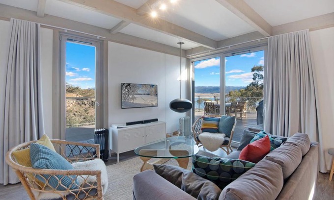 East Jindabyne House | Jindy Haus 1 of 76 Kunama Drive