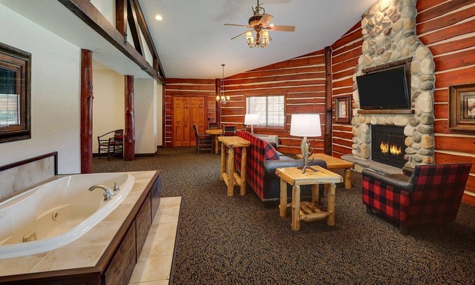 Johnston Hotel | Johnston Retreat: Enjoy On-site Bearly's Bar in Our Rustic-Themed Stay, Parking