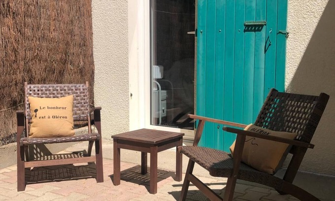 La Cotiniere Apartment | Joli Appartement à 50 Mètres de la Plage et Proche D'un Port de Pêche Typique