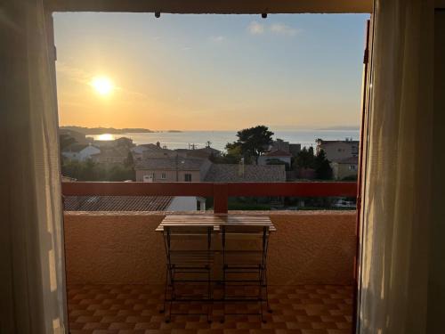 Le Brusc Apartment | Joli duplex T3 vue mer Le Brusc parking gratuit