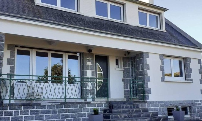 Le Haut-Corlay House | Jolie Maison Bretonne de Caractère Avec Spa Intérieur et Jardin Clos