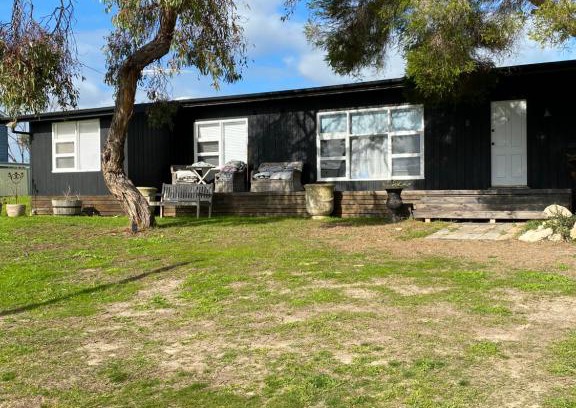 Nangkita House | Jolly Street Riverhouse