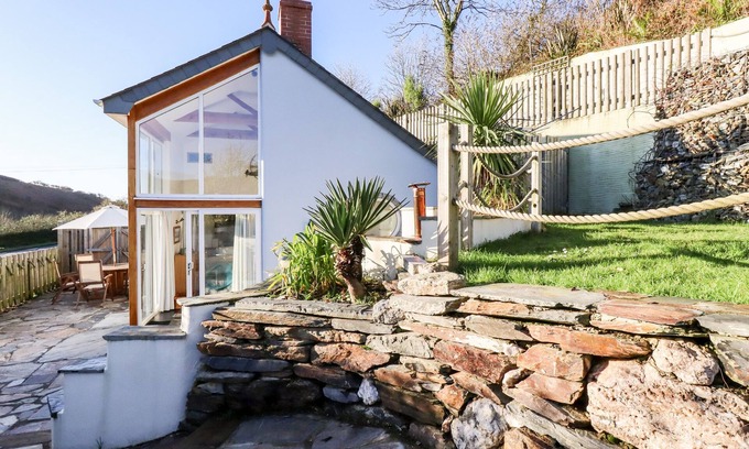 Trewarmett House | JONWYNS, pet friendly, character holiday cottage in Trewarmett