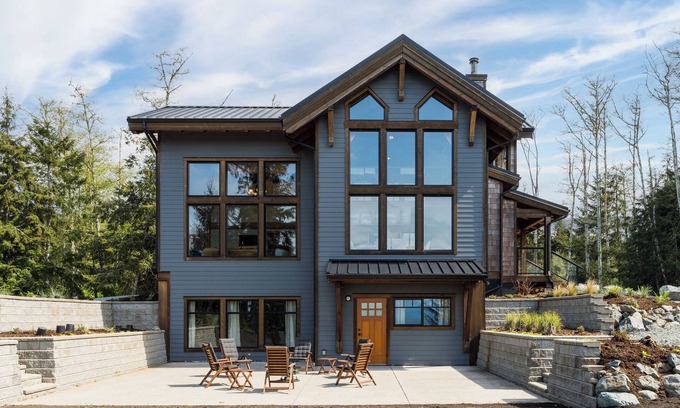 Juan de Fuca Electoral Area House | Jordan river kelp bed beach house