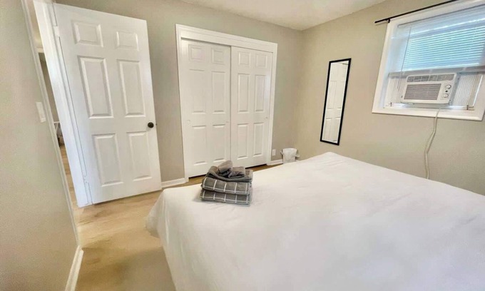 Joslyn Castle Apartment | Joslyn 12-Newly remodeled 1 BDRM