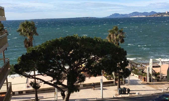 Juan-les-Pins Apartment | JUAN LES PINS STUDIO SEA VIEW