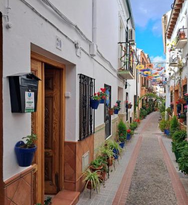 Dona Mencia House | Juanita La Larga