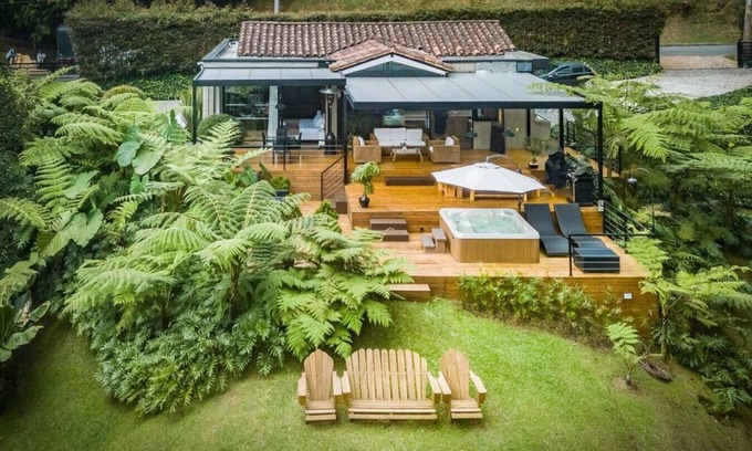 Retiro Villa | Juanito Laguna · Amazing Private JACUZZI JuanitoLaguna Luxury House