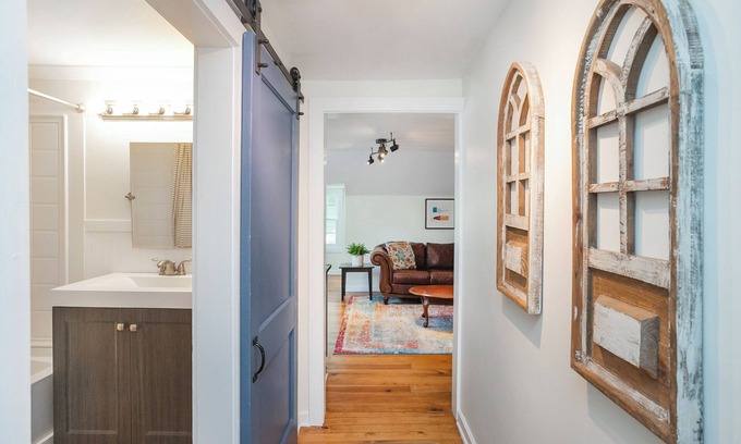 Glencliff Apartment | Jukebox Bungalow: Private, Charming Studio Less than 5 miles to downtown!