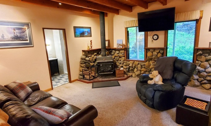 North Douglas Cabin | Juneau Cabin near Eaglecrest & Trails